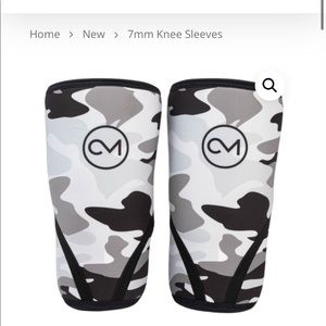 Knee sleeves